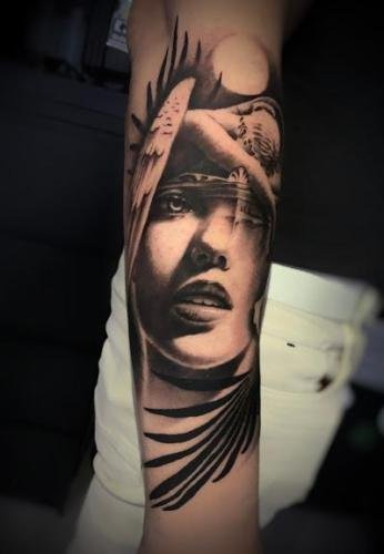 tatuaje realista cara funeraria