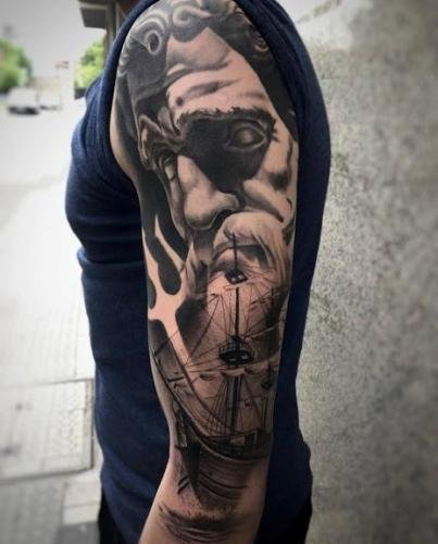  tatuaje realista  escultura mas barco hombro