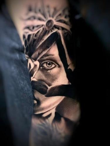 tatuaje realista cara niño